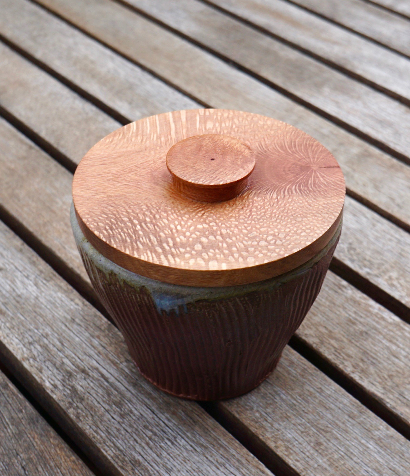 Ceramic bowl with turned macadamia lid