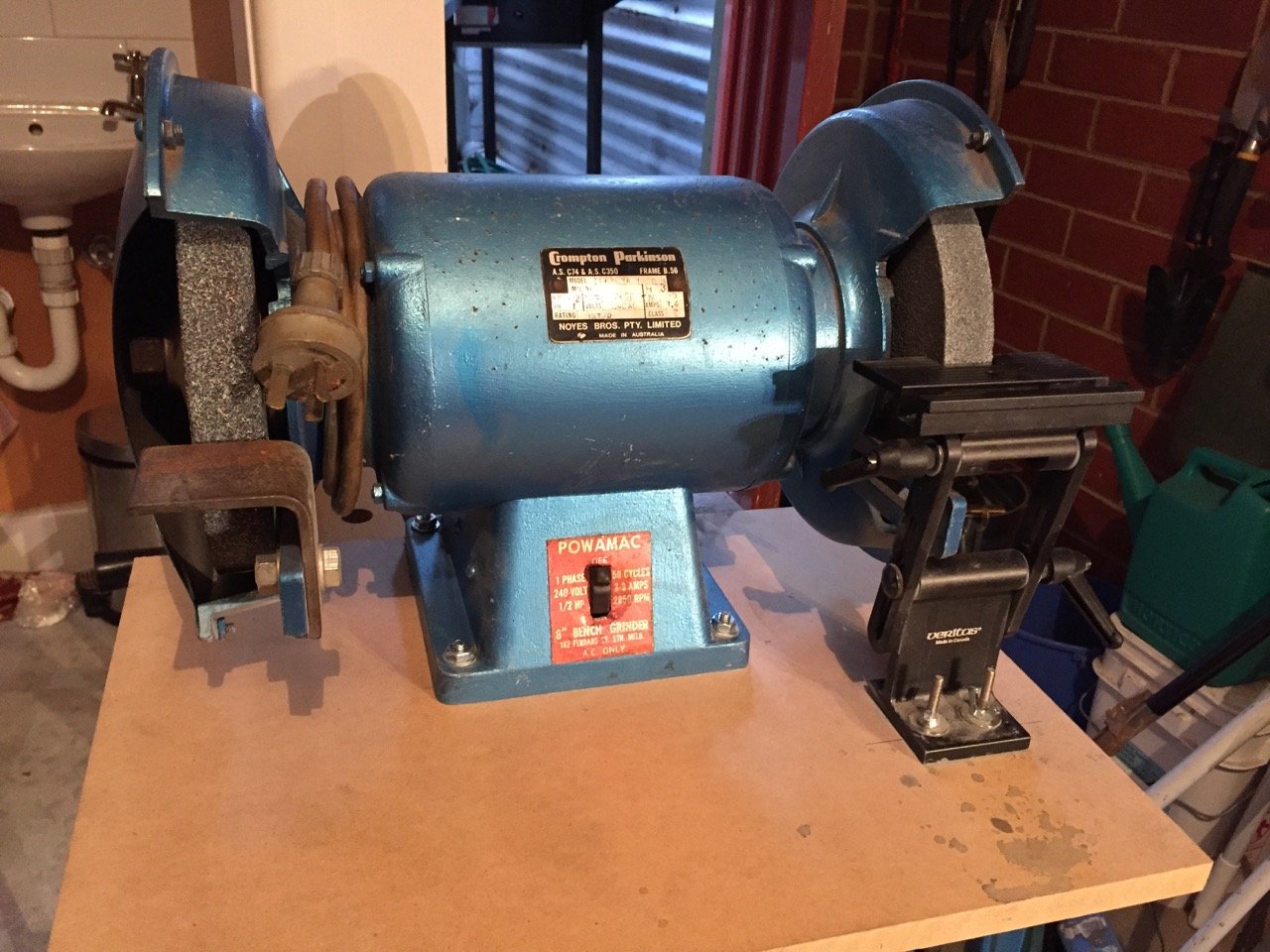 Bench grinder