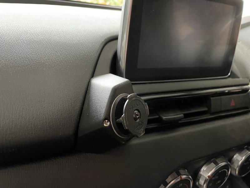 MX5 ND phone mount 1