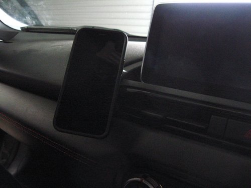 MX5 ND phone mount with phone 1